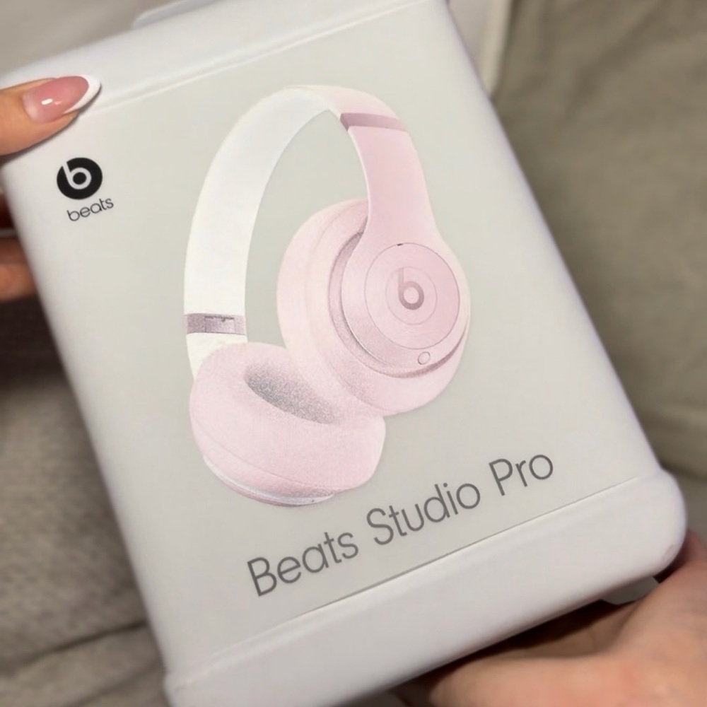 Beats Studio Pros (matte pink) 🌸🎀